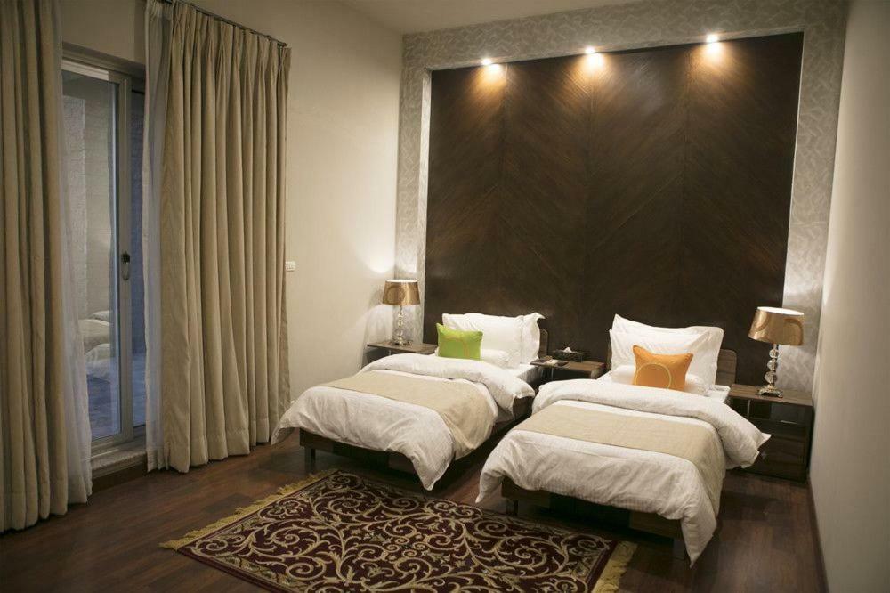 Circle Club Faisalabad Hotel Exterior photo